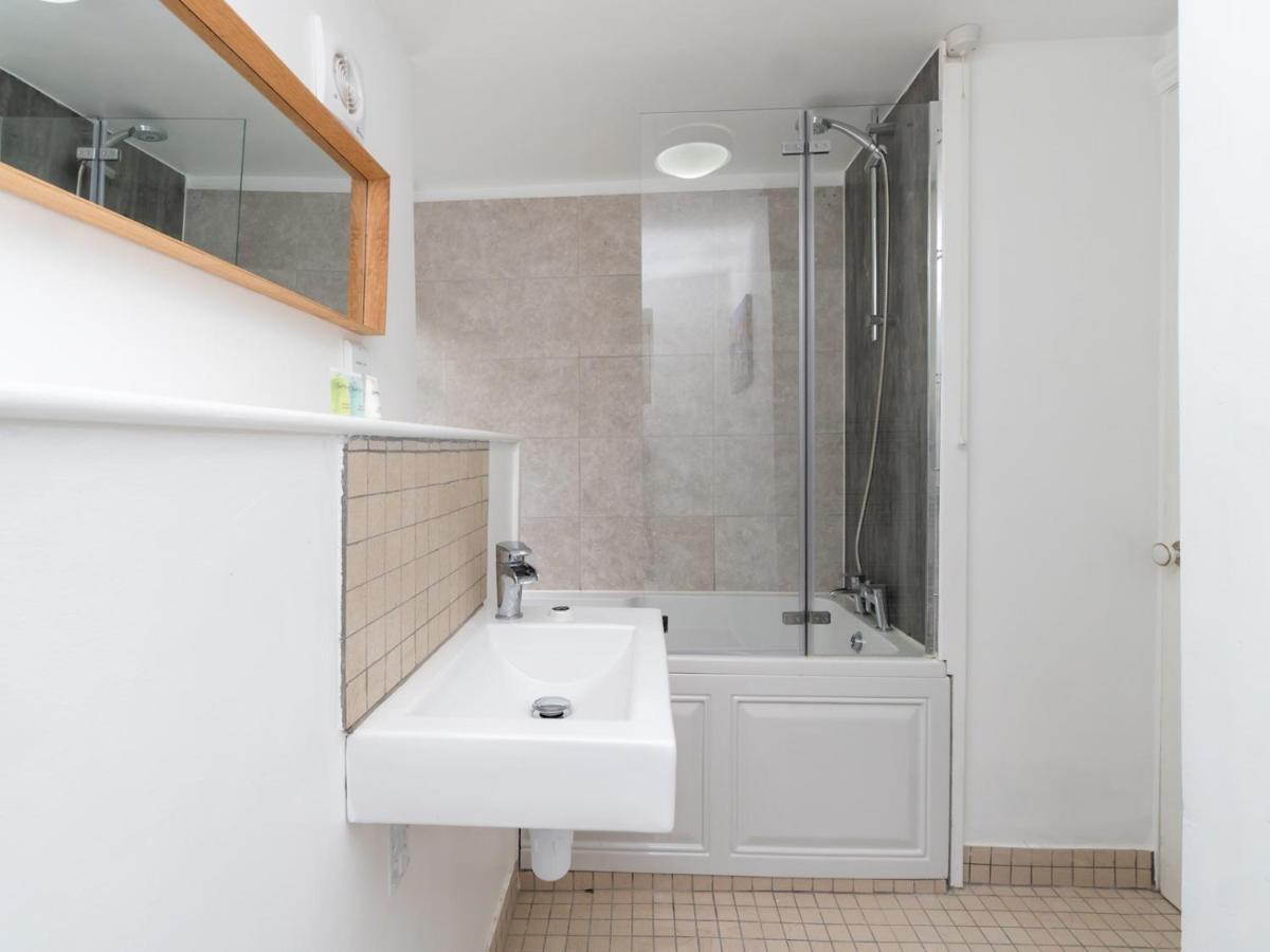 Pass The Keys Lovely 1 Bed Apartment With Free Parking บาธ ภายนอก รูปภาพ