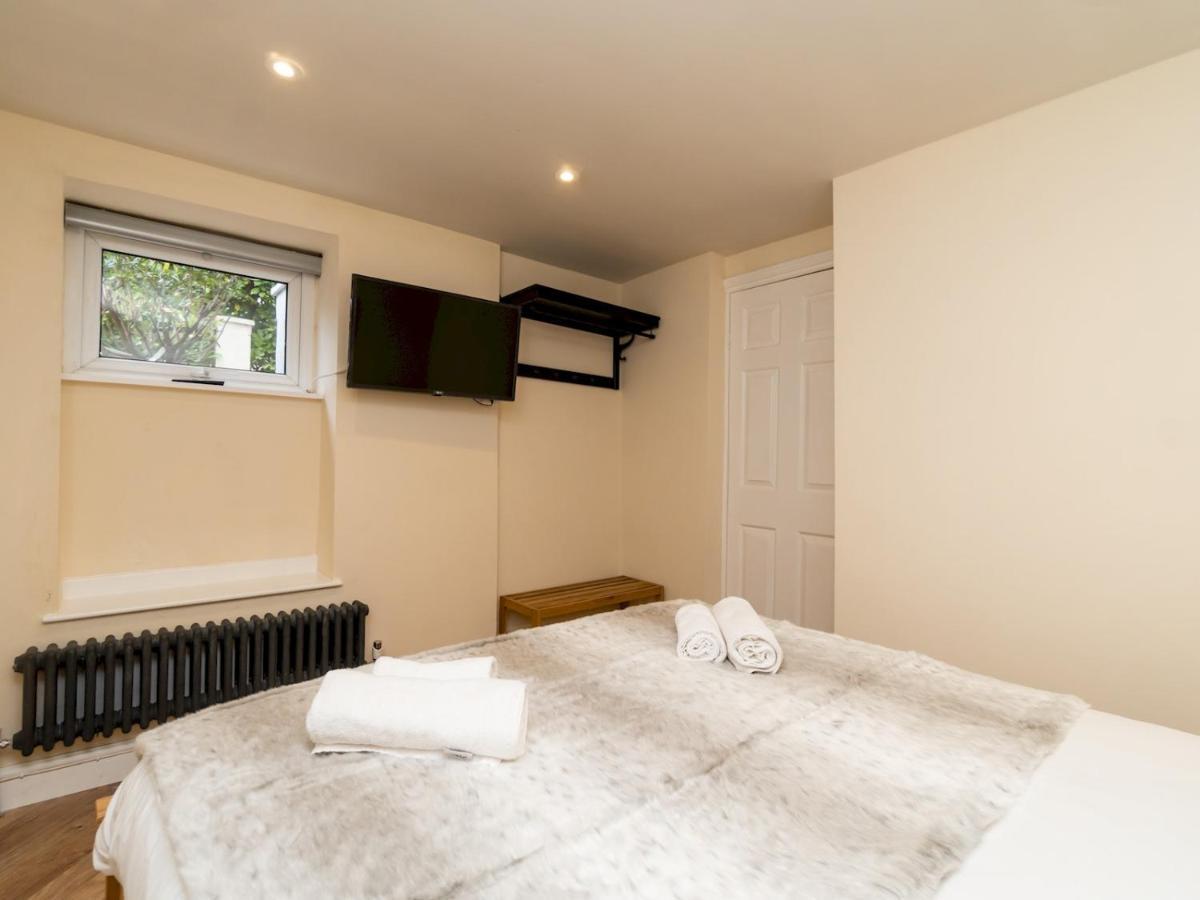 Pass The Keys Lovely 1 Bed Apartment With Free Parking บาธ ภายนอก รูปภาพ